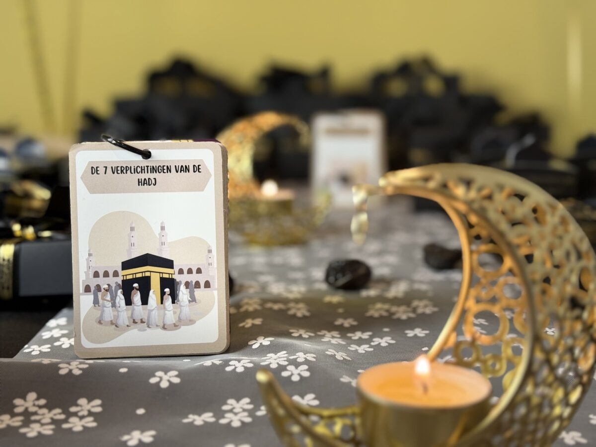 De 7 verplichtingen van de Hadj-kaartjes incl. keycord met quick-release clipje