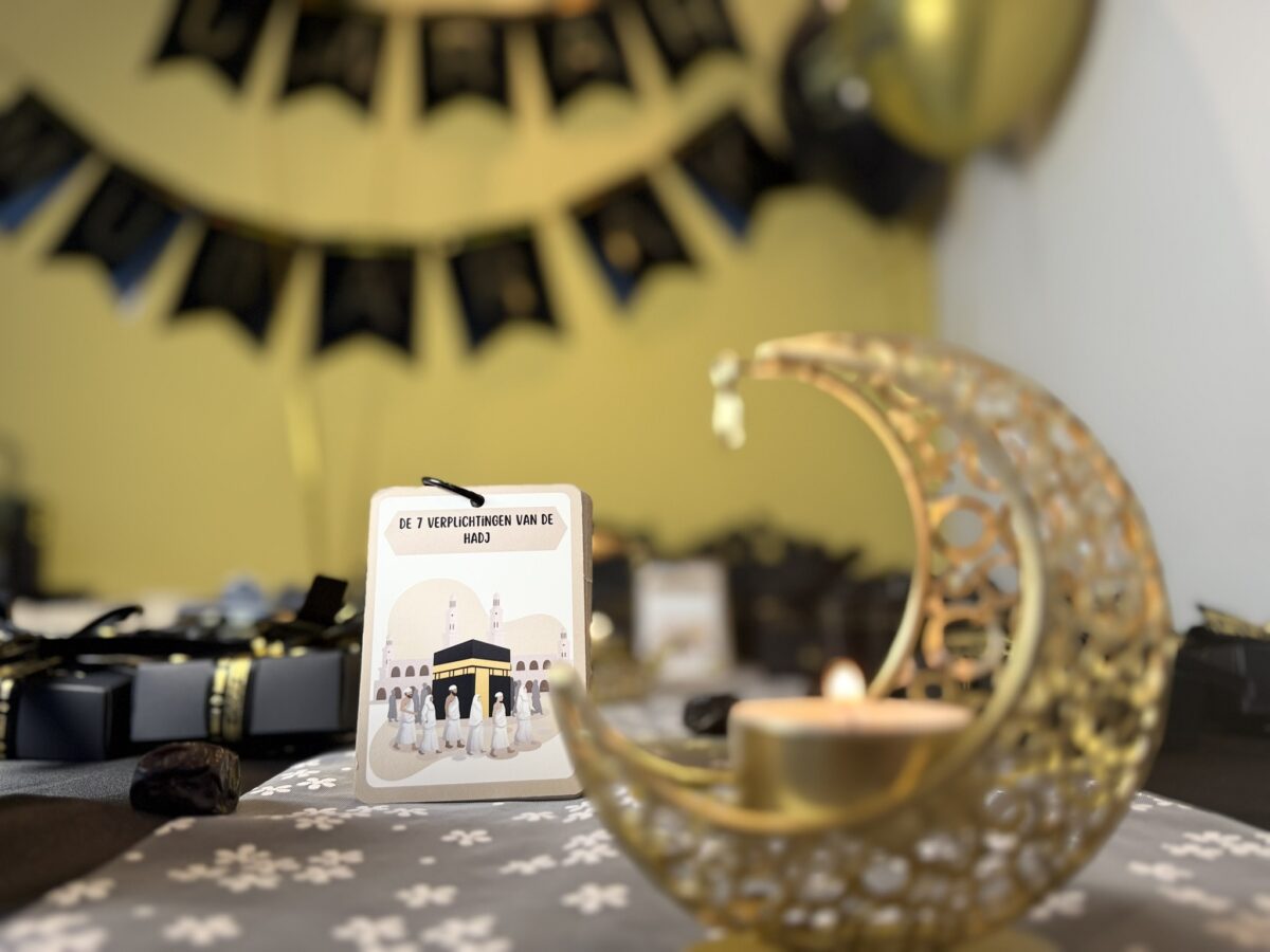 De 7 verplichtingen van de Hadj-kaartjes incl. keycord met quick-release clipje